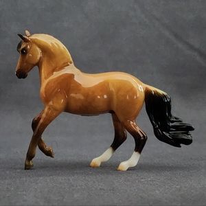 2022 Breyer Stablemate Club Shelbourne
